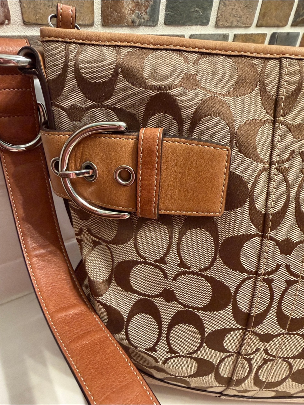 Coach SOHO Tan and Brown Signature shoulder/crossbody bag - Picture 3 of 10